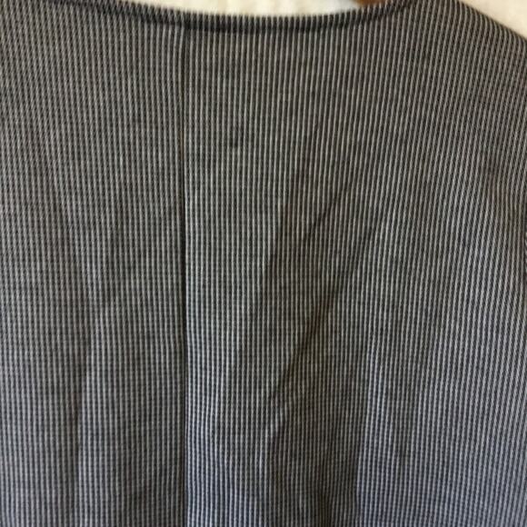 Ann Taylor Gray Short Sleeve V-Neck Top - Picture 9 of 12